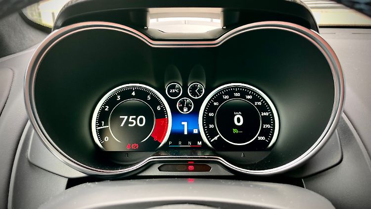 Das aus Displayfläche bestehende Kombiinstrument im Retrostyle sieht cool aus.