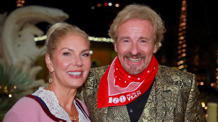 Verliebt, verlobt und demnächst verheiratet: Karina Mroß und Thomas Gottschalk.