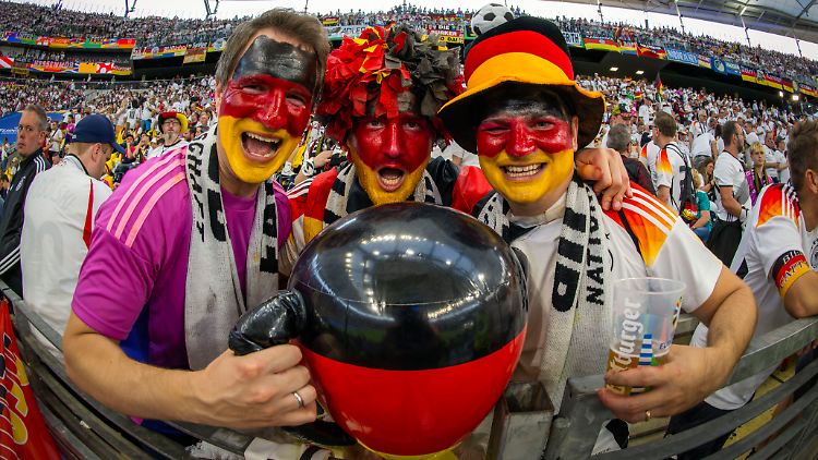 So ein Fußballspiel bringt viel positive Aufregung, vor allem, wenn die eigene Mannschaft gewinnt. Aber auch Stress für den Körper, vor allem fürs Herz-Kreislauf-System.