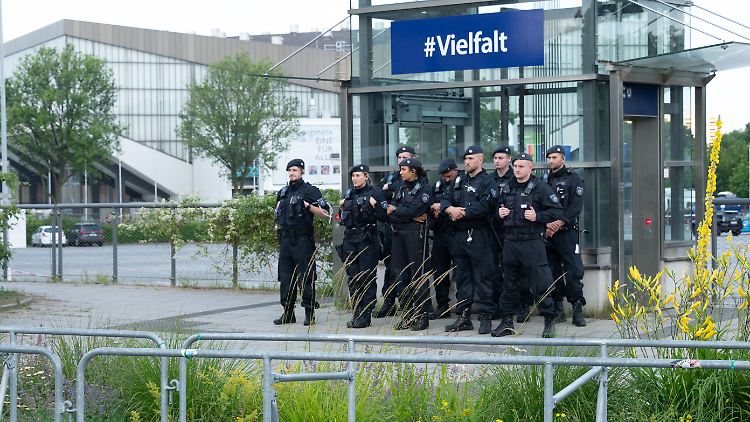 Die Grugahalle wurde bereits weitläufig abgesperrt.