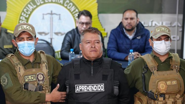 Der ehemalige Heeresführer Juan José Zúñiga wurde nach seinem Umsturzversuch festgenommen.