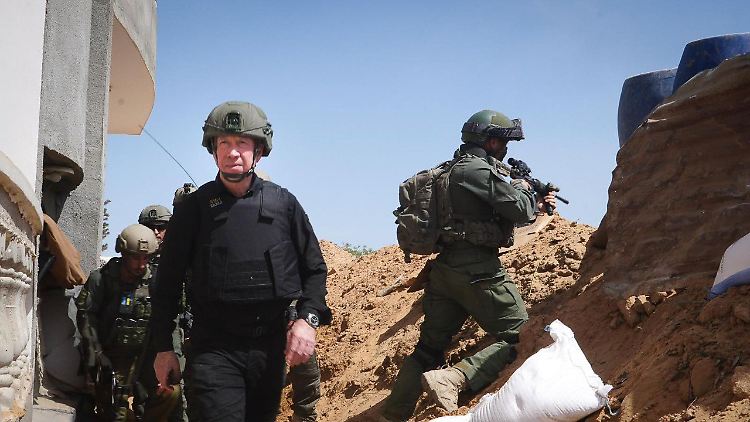 Galant bei einem Truppenbesuch in Rafah im Mai. 