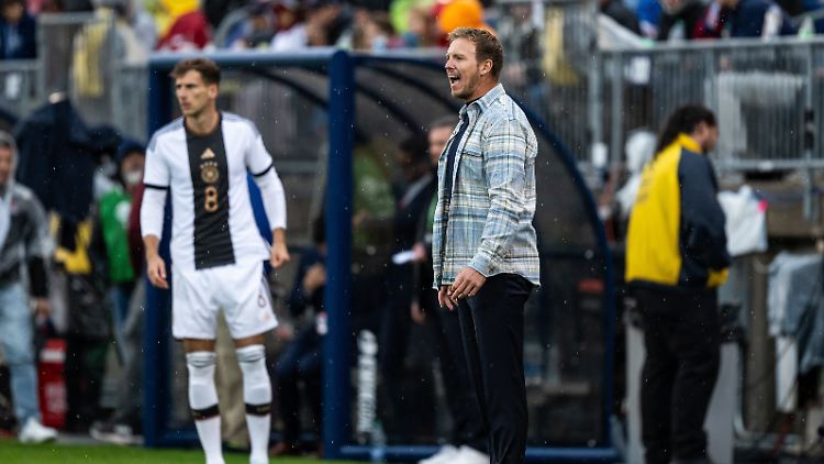 Damals noch mit Baumfällerhemd und Leon Goretzka: Julian Nagelsmann gab sein Bundestrainer-Debüt gegen die USA.