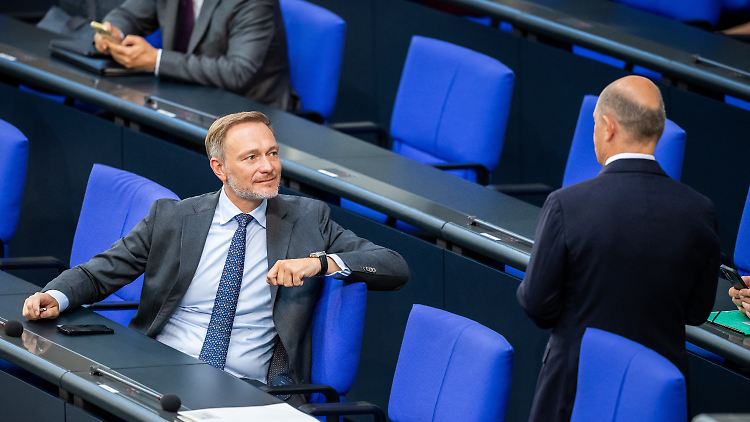 Noch ist offen, welche Ministerien Federn lassen müssen. 