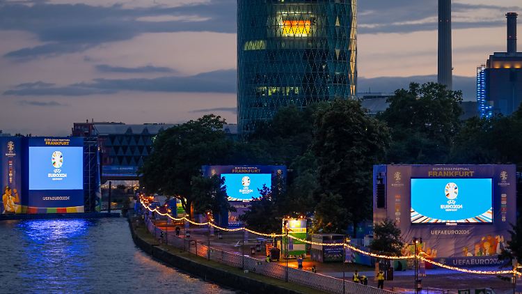 Die Fanmeile in Frankfurt am Main blieb bereits vor einigen Tagen aufgrund von Unwettern geschlossen.