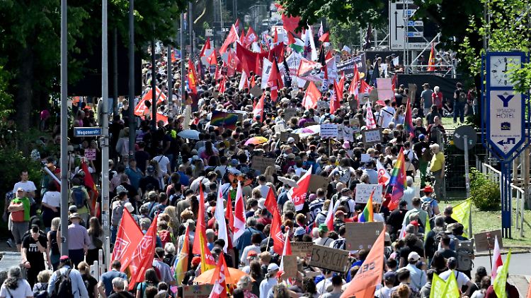 Die Veranstalter sprachen von 50.000 Teilnehmenden an den Protesten.
