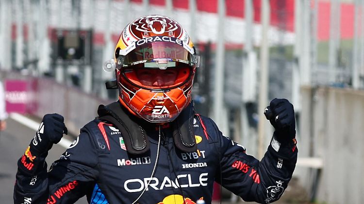 Verstappen wirkt nach dem Erfolg erleichtert.