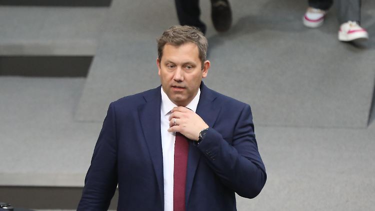 Mit seinem Votum für verlängerte Grenzkontrollen rennt SPD-Klingbeil bei den Koalitionspartnern offene Türen ein. 