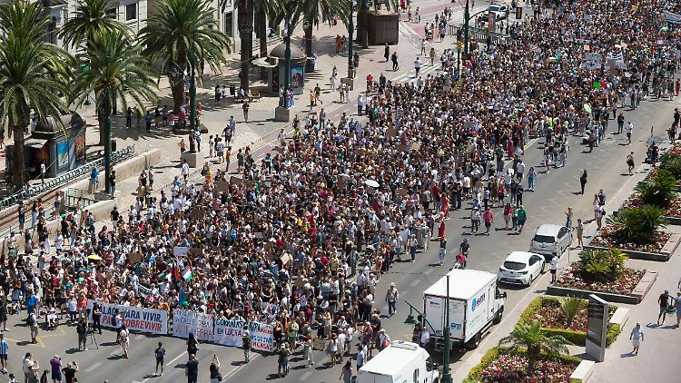 Mietspekulation und Gentrifizierung: Die Bürger von Málaga gehen auf die Straße.  