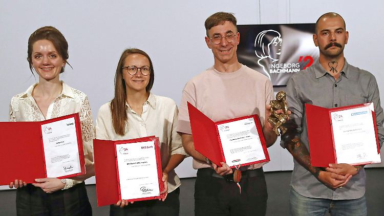 Die diesjährigen Preisträger in Klagenfurth: Tamara Stajner (l.), Johanna Sebauer, Tijan Sila und Denis Pfabe.
