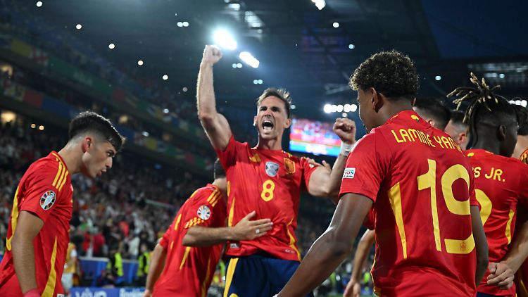 Kollektiver Jubel Spaniens über den Einzug ins EM-Viertelfinale.