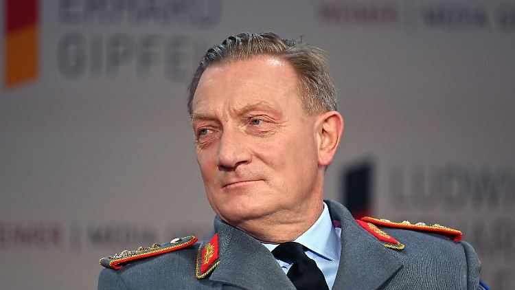 Generalleutnant Jürgen-Joachim von Sandrart ist bei der NATO verantwortlich für die taktische Führung von Landoperationen. 