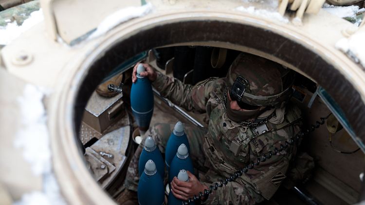 US-Truppenübungsplatz in Litauen: Das 67. Panzerregiment trainiert den Einsatz von Mörsergranaten.