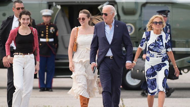 Biden sei beim TV-Duell überarbeitet gewesen, sollen seine Angehörigen kritisiert haben.