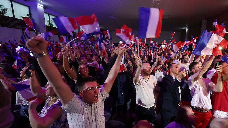 Die erste Runde der Wahlen ging an den Rassemblement National. 
