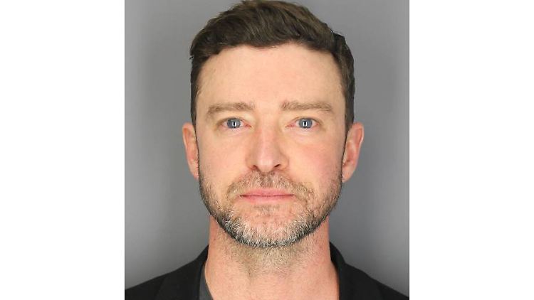 Der von der Polizei veröffentlichte sogenannte "Mug Shot", das Polizeifoto des ernst in die Kamera schauenden Weltstars in Gewahrsam, ging im Internet viral.