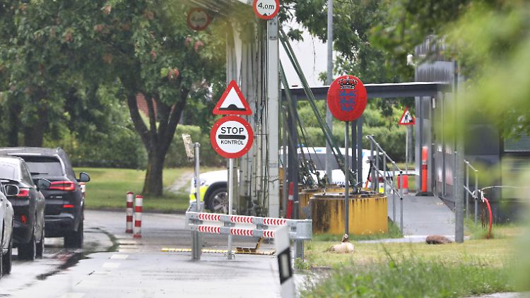Dänische Behörden entdeckten den 88-Jährigen mitten auf einer Kreuzung und übergaben ihn der Bundespolizei.