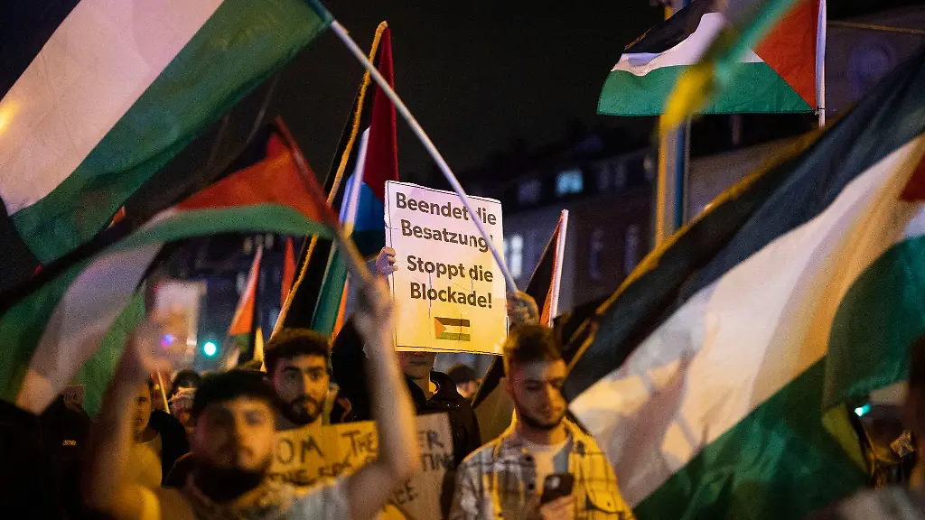 Pro-palaestinensische-Kundgebung-in-Duisburg