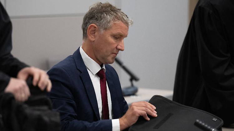 Björn Höcke im Gerichtssaal in Halle. 