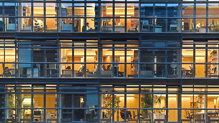 Nicht bei allen Unternehmen bedeutet eine entsprechende Reduzierung der Arbeitszeit, dass Mitarbeiter einen Tag pro Woche frei haben. 