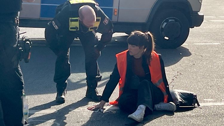 Sollte das Urteil rechtskräftig werden, wäre Hinrichs vorbestraft.