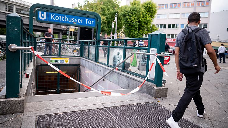 Das Kottbusser Tor ist seit Jahrzehnten ein bekannter Ort des Nachtlebens - aber auch berühmt-berüchtigt für Straßenkriminalität und Drogenhandel.