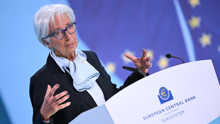 "Wir müssen uns auch der Tatsache bewusst sein, dass die Wachstumsaussichten unsicher bleiben" - EZB-Präsidentin Christine Lagarde.