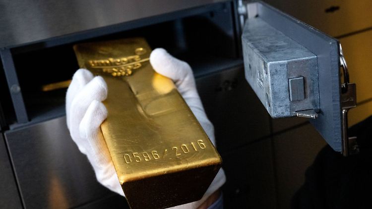 Die Goldbestände von Anlegern bei der Deutschen Börse sinken - trotz steigender Kurse für das Edelmetall.