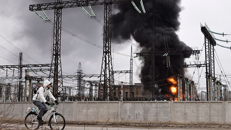 Ein Großteil der ukrainischen Energie-Infrastruktur fällt durch die russischen Angriffe mittlerweile aus