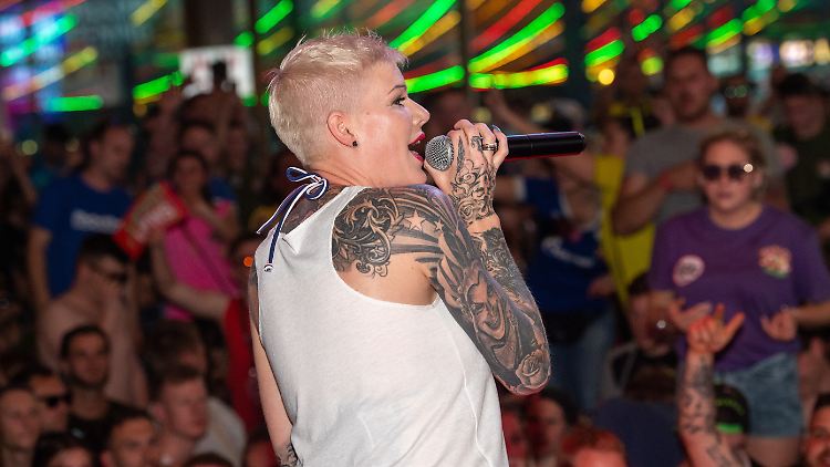 Fit genug für die Bühne, zu krank fürs Gericht? Melanie Müller.