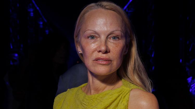 Ist nach eigener Aussage "glücklicher denn je": Pamela Anderson.  