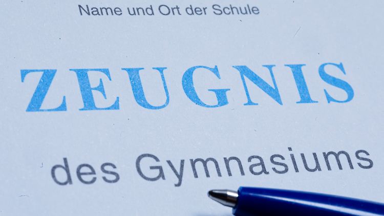 Trotz allgemeiner Hochschulreife konstatierte der Rektor eines Gymnasiums in Dorfen seinen Schülern "fehlende Reife".