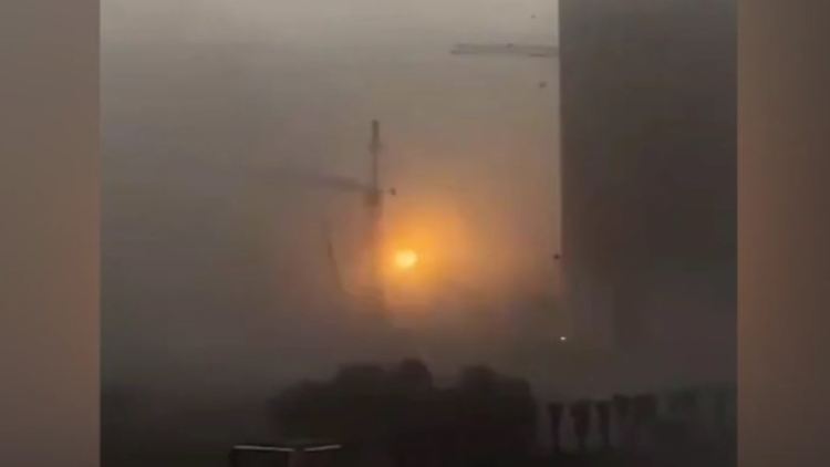 St. Petersburg Kran auf Baustelle.jpg