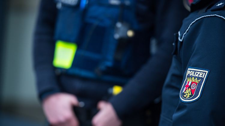 Der Polizist war zuvor in einem Strafverfahren in einem minderschweren Fall verwarnt worden.