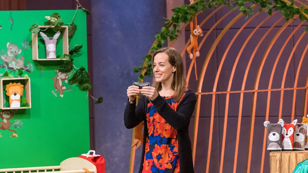 BIOTherma-Gruenderin-Friederike-von-Rodde-begeistert-vor-allem-die-beiden-Loewen-Tillman-Schulz-und-Nils-Glagau-Quelle-RTL-Bernd-Michael-Maurer