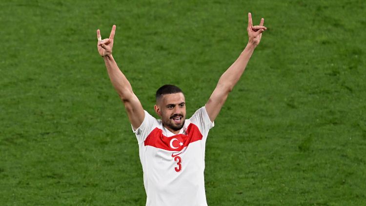 "Wie ich gefeiert habe, hat etwas mit meiner türkischen Identität zu tun", sagt Demiral.