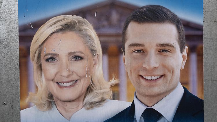 Die RN-Chance auf eine Mehrheit sinkt: Jordan Bardella, Chef des rechten RN (lks. hier mit Marine Le Pen auf dem Plakat), dürfte eine absolute Mehrheit im Parlament verfehlen.