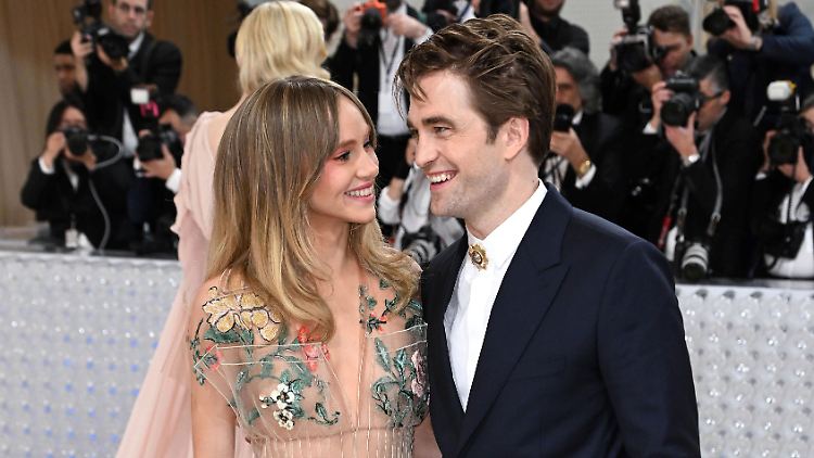 "Batman" ist ein ängstlicher Mensch: Suki Waterhouse verrät, wie sich Robert Pattinson bei der Geburt ihrer Tochter verhalten hat.