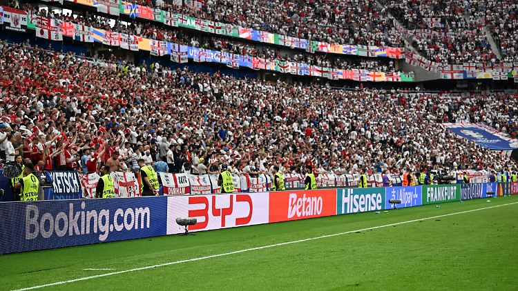 Die Werbebanden im Stadion sieht manch ein TV-Zuschasuer nicht.