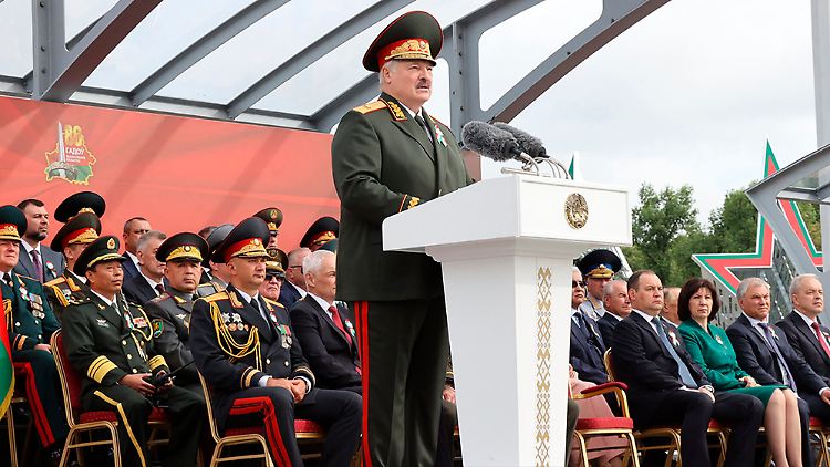 Anlass für das Amnestie-Gesetz ist der 80. Jahrestag der Befreiung Minsks von der Besatzung Nazideutschlands, der auch mit einer Militärparade begangen wird. 