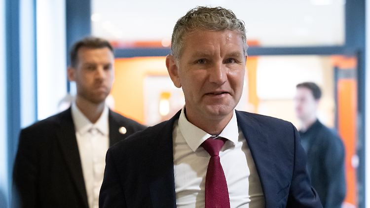 Höcke wurde am vergangenen Montag wegen der Verwendung von Kennzeichen verfassungswidriger Organisationen schuldig gesprochen. 