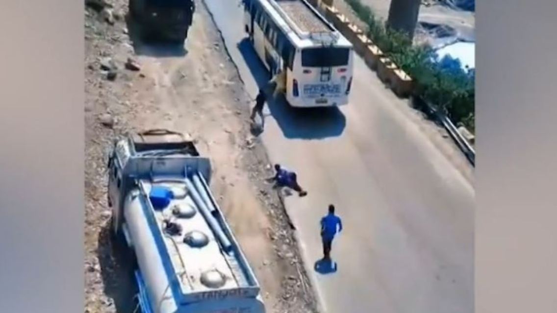 bus1.JPG