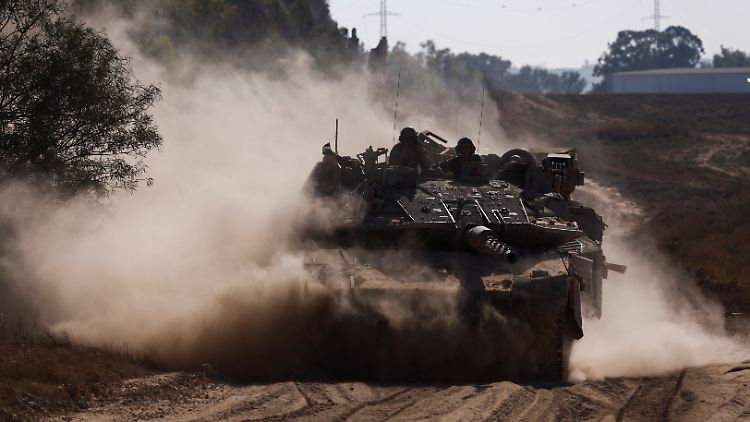 Ein israelischer Panzer in der Nähe des umkämpften Gazastreifens.