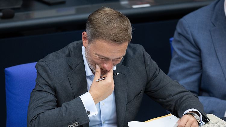 Christian Lindner muss Milliardenlöcher im Bundeshaushalt stopfen. 