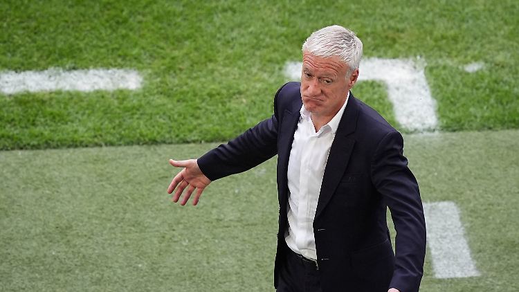 Didier Deschamps und seine Franzosen flogen von Paderborn und Düsseldorf.
