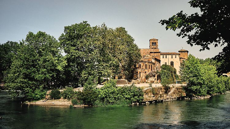 Das sollte man bei einem Rom-Besuch nicht verpassen: die romantische Insel im Tiber mit der "Trattoria Sora Lella".