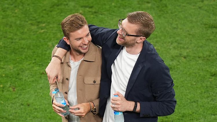 Arm in Arm: Christoph Kramer (l,) und sein Adjutant Per Mertesacker.