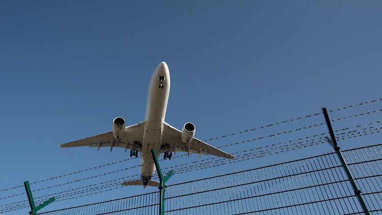 Auch für Pauschalreisende gilt die dreijährige Verjährungsfrist für Zahlungsansprüche bei annullierten oder verspäteten Flügen. 