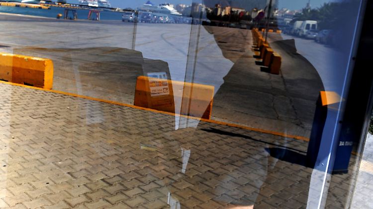 Viele deutsche Urlauber bevorzugen für Zahlung kleinerer Beträge Bargeld. Um auf alle Eventualitäten vorbereitet zu sein, sollte man aber verschiedene Zahlungsmittel dabei haben.