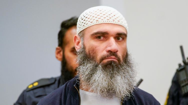 Der im Iran geborene und als Kind nach Norwegen eingewanderte Matapour soll dem Islamischen Staat (IS) die Treue geschworen haben.